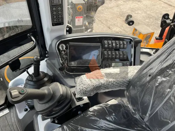 Экскаватор-погрузчик LONKING 84C купить в Новокузнецке